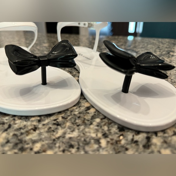 Katy Perry Collection White and Black bow Sandals size 11 - Picture 3 of 8